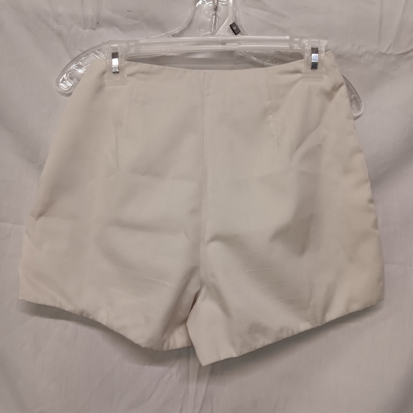 Gianni Bini Embroidered Linen Shorts - Picture 5 of 5
